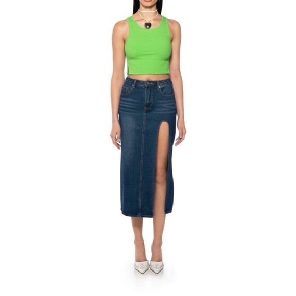 BELLE KNIT SLEEVELESS SCOOP T SHIRT IN LIME - Picture 6 of 7